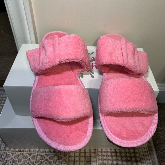 Olivia Miller Women's Amantea Faux Fur Fuzzy Slide Flat Sandals Pink Size 7 NWB - Picture 1 of 5